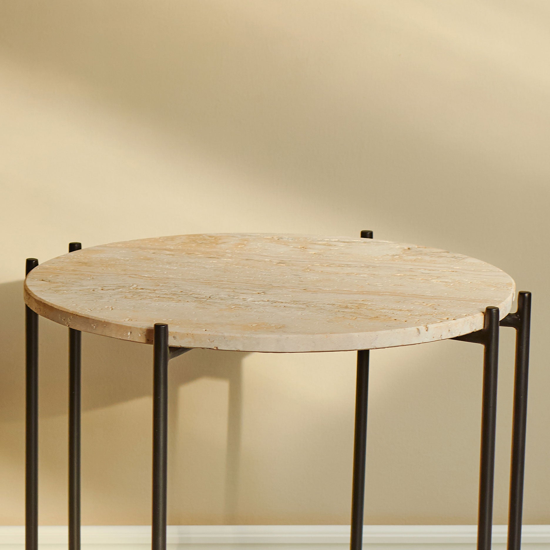 Viola IIII sofabord i travertine Ø45 cm